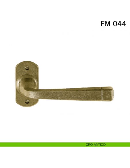 Maniglia in ferro per porta Il Forgiato FM 044 con rosetta ovale oro antico
