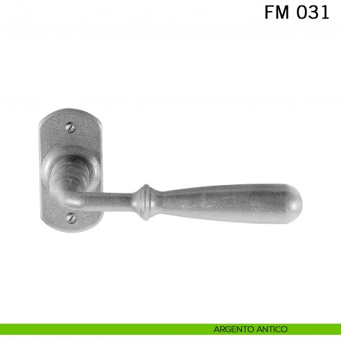 Maniglia in ferro per porta Il Forgiato FM 031 con rosetta ovale argento antico