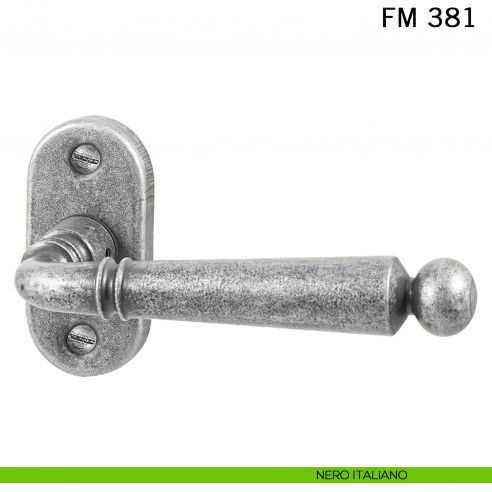 Maniglia in ferro per porta Il Forgiato FM 381 con rosetta ovale argento antico