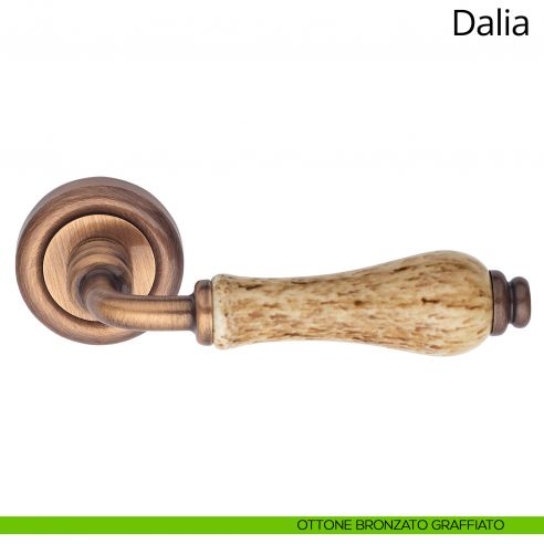 Maniglia porcellana maculata Dalia Linea Calì ottone bronzato graffiato