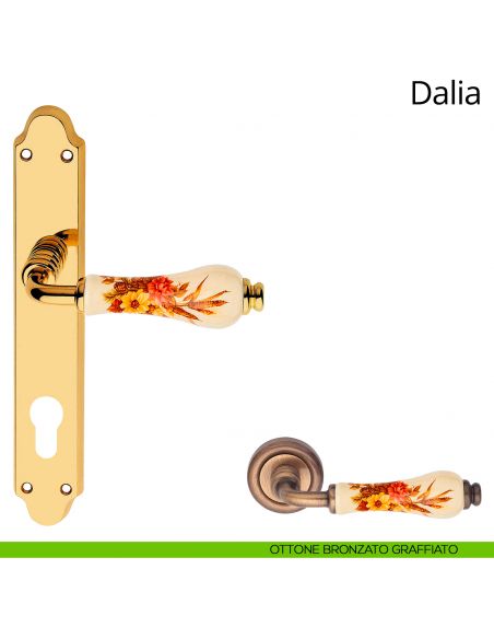 Maniglia porcellana avorio decorata con placca per porta Dalia Linea Calì yale ottone bronzato graffiato
