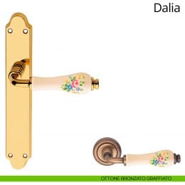 Maniglia porcellana avorio fiorata con placca per porta Dalia Linea Calì 2