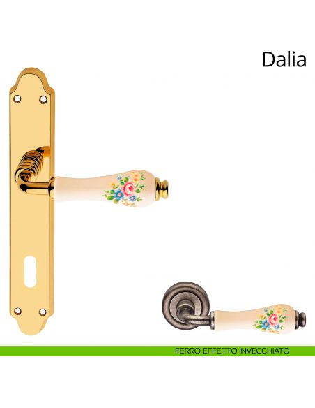 Maniglia porcellana avorio fiorata con placca per porta Dalia Linea Calì patent ferro effetto invecchiato