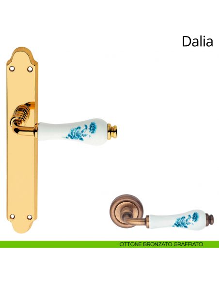 Maniglia porcellana bianca fiori blu con placca per porta Dalia Linea Calì cieca ottone bronzato graffiato
