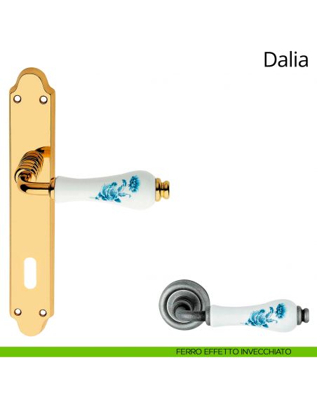 Maniglia porcellana bianca fiori blu con placca per porta Dalia Linea Calì patent ferro effetto invecchiato
