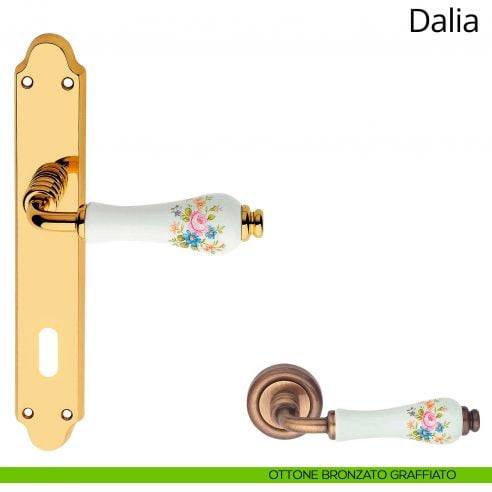 Maniglia porcellana bianca decorata con placca per porta Dalia Linea Calì patent ottone bronzato graffiato