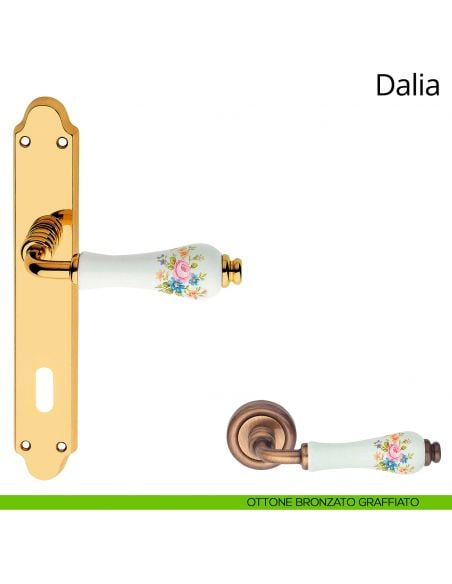 Maniglia porcellana bianca decorata con placca per porta Dalia Linea Calì patent ottone bronzato graffiato