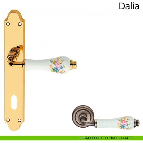 Maniglia porcellana bianca decorata con placca per porta Dalia Linea Calì patent ferro effetto invecchiato