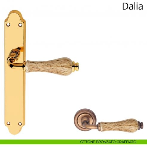 Maniglia porcellana maculata con placca per porta Dalia Linea Calì cieca ottone bronzato graffiato