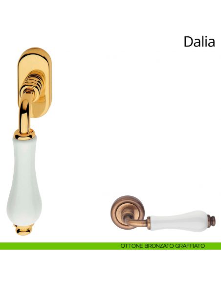 Maniglia con porcellana bianca per finestra martellina DK Dalia Linea Calì ottone bronzato graffiato