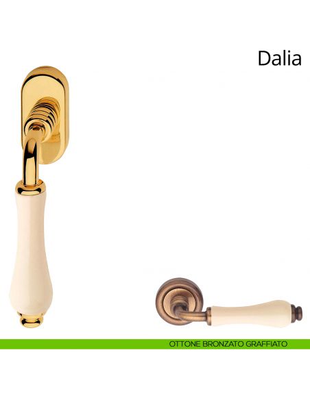Maniglia con porcellana avorio per finestra martellina DK Dalia Linea Calì ottone bronzato graffiato