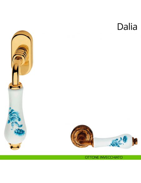 Maniglia con porcellana bianca fiori blu per finestra martellina DK Dalia Linea Calì ottone invecchiato