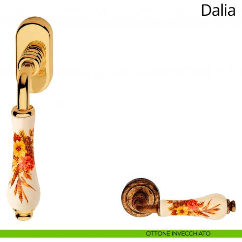 Maniglia con porcellana avorio fiorata per finestra martellina DK Dalia Linea Calì ottone invecchiato
