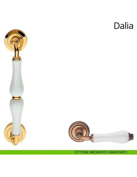 Maniglione porcellana bianca per porta Dalia Linea Calì ottone bronzato graffiato