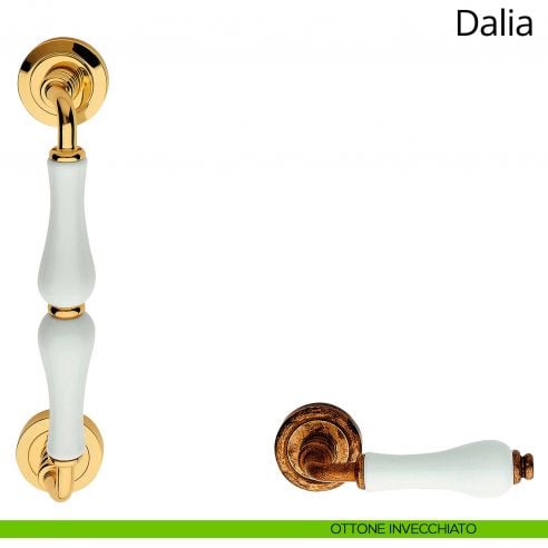 Maniglione porcellana bianca per porta Dalia Linea Calì ottone invecchiato