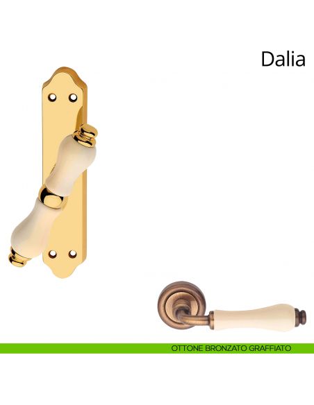 Maniglia porcellana avorio per finestra cremonese Dalia Linea Calì ottone bronzato graffiato
