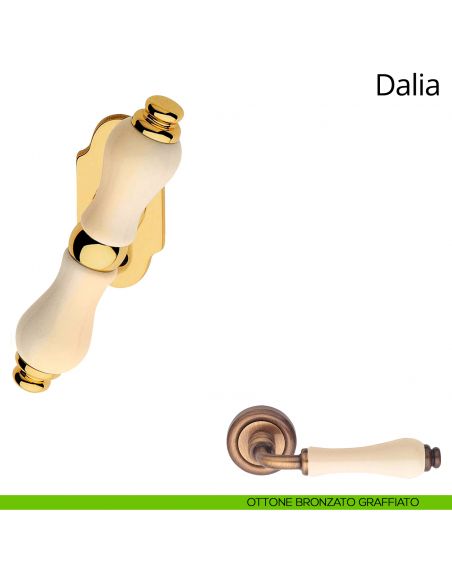Maniglia porcellana avorio per finestra martellina Dalia Linea Calì ottone bronzato graffiato