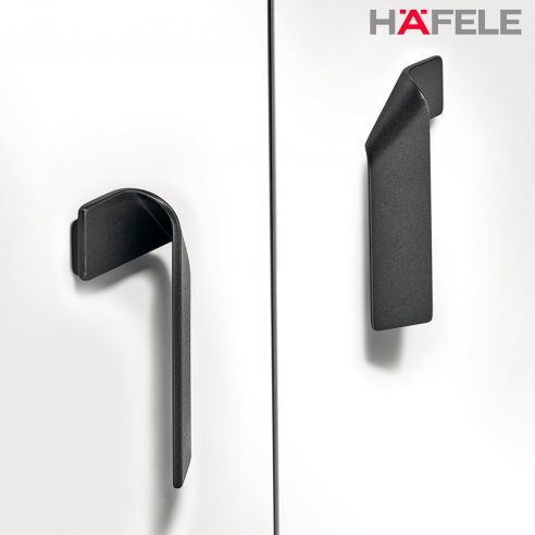 Maniglia di design per mobile piegata destra Hafele H2155 - Ambientata