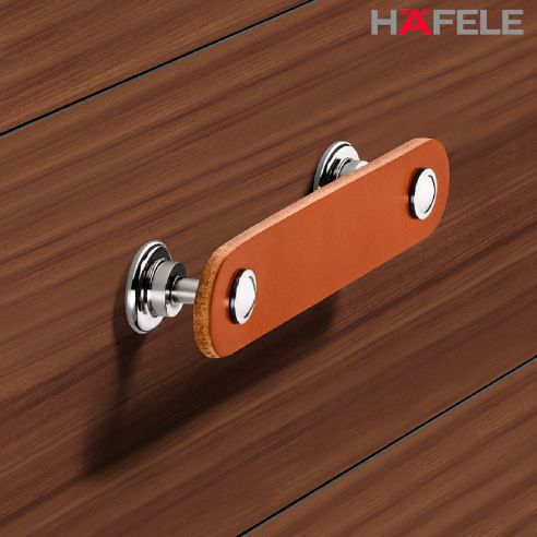 Maniglia per mobili in pelle e supporti in acciaio Hafele - Ambientata