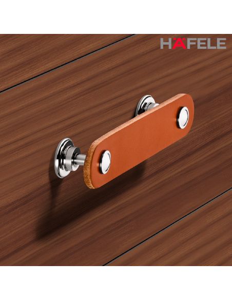 Maniglia per mobili in pelle e supporti in acciaio Hafele - Ambientata