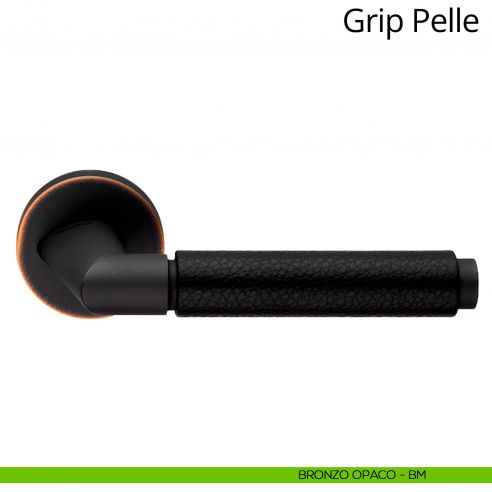 Maniglia in pelle per porta interna Grip Pelle Linea Calì rosetta tonda tradizionale bronzo opaco