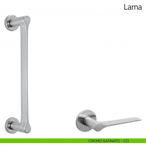 Maniglione per porta Lama Olivari con rosette cromo satinato