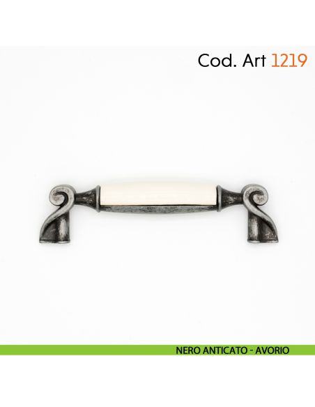 Maniglia in porcellana shabby per mobile rustico Cosmov articolo 1219 - nero anticato - avorio
