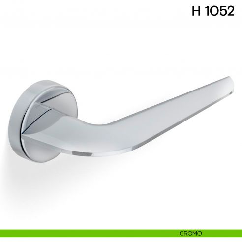 Maniglia per porta H 1052 Valli collezione Fusital con rosetta fine cromo