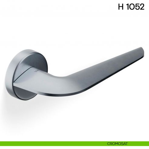Maniglia per porta H 1052 Valli collezione Fusital con rosetta fine cromosat