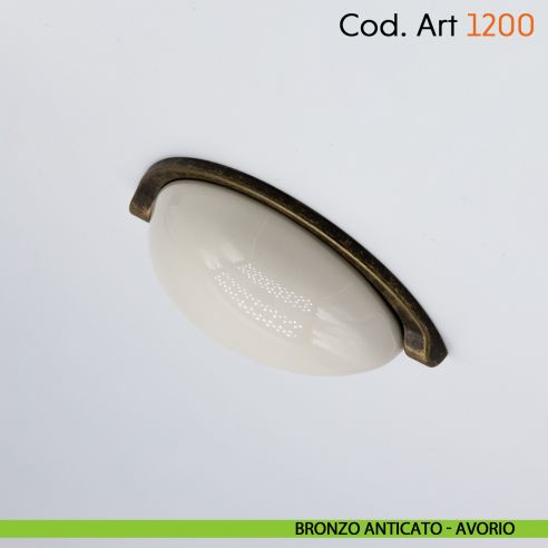 Maniglia conchiglia con porcellana per mobile shabby Cosmov articolo 1200 bronzo anticato - avorio