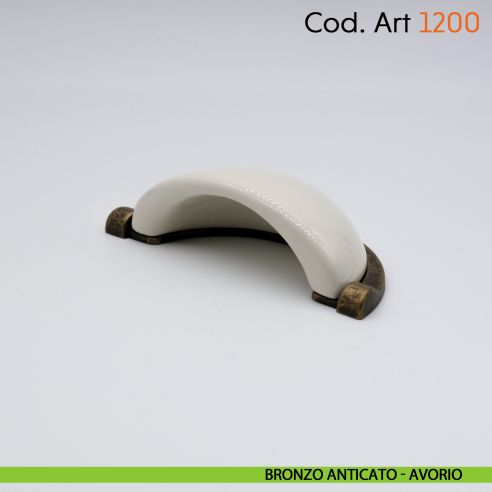 Maniglia conchiglia con porcellana per mobile shabby Cosmov articolo 1200 bronzo anticato - avorio