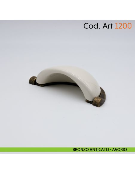 Maniglia conchiglia con porcellana per mobile shabby Cosmov articolo 1200 bronzo anticato - avorio