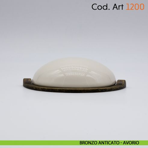 Maniglia conchiglia con porcellana per mobile shabby Cosmov articolo 1200 bronzo anticato - avorio