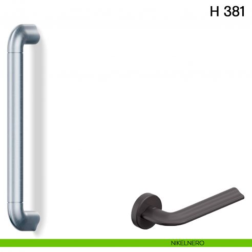 Maniglione per porta K 381 Valli collezione Fusital nikelnero