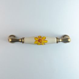 Maniglia per mobile ceramica avorio decorata Metal Style 2