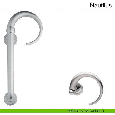 Maniglione per porta Nautilus Manital con rosette cromato satinato/cromato