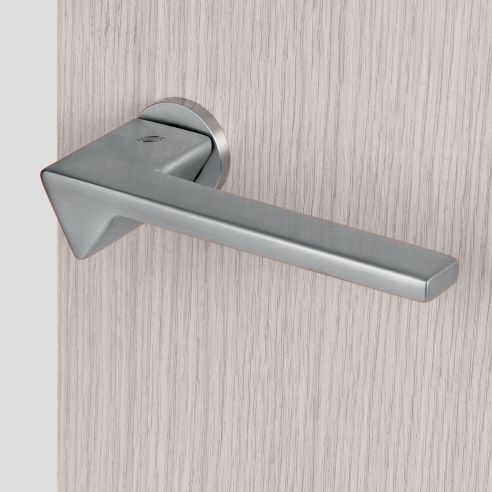 Maniglia per porta Ama Colombo Design con rosetta minimale Zero Evolution