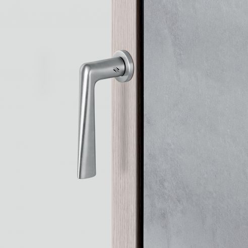 Maniglia per finestra martellina DK Zero Robotre Colombo Design con rosetta minimale