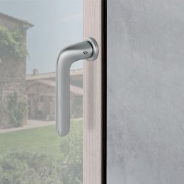 Maniglia per finestra martellina DK Zero Roboquattro Colombo Design con rosetta minimale 2