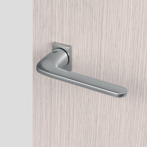 Maniglia per porta Roboquattro S Colombo Design con rosetta minimale Zero Evolution