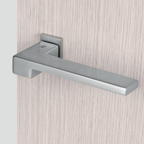 Maniglia per porta Zelda Colombo Design con rosetta minimale Zero Evolution