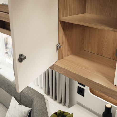 Cerniera a braccio corto Hafele per ante sottili per camper e caravan apertura 95 gradi