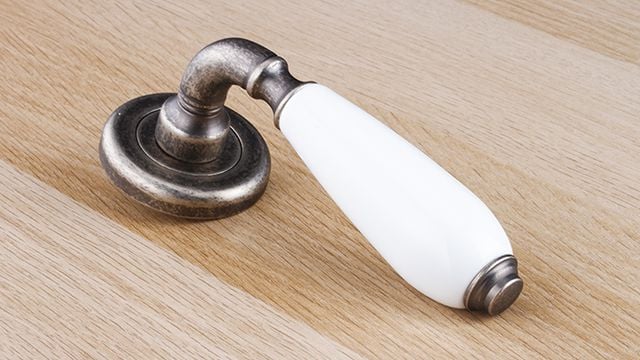 maniglia-porcellana-porta-cinzia-69-reguitti