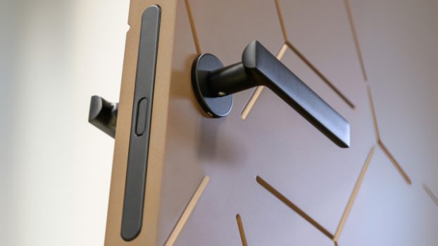 Maniglie, cerniere e serrature abbinate: eleganza e stile per le tue porte